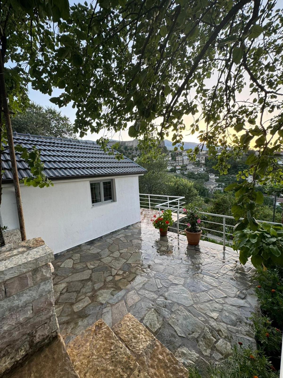 Guest House Argjiro Castle Gjirokastër Exterior foto